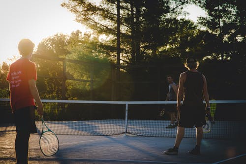Chcete začít hrát tenis? Vyberte si vhodnou tenisovou raketu!